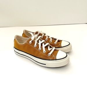 Low top Converse Size 6 in Mustard